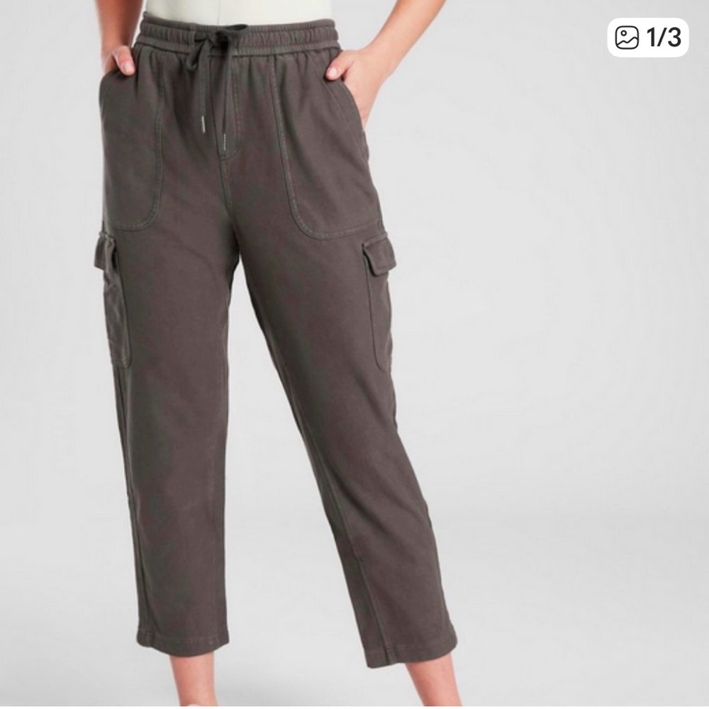Athleta Farallon Cargo Crop Pants 8